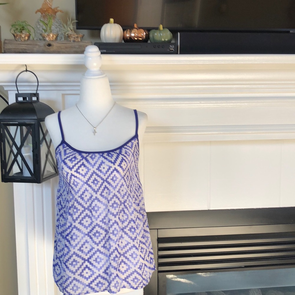 🌺Vera Wang Princess sheer Aztec tank top🌺